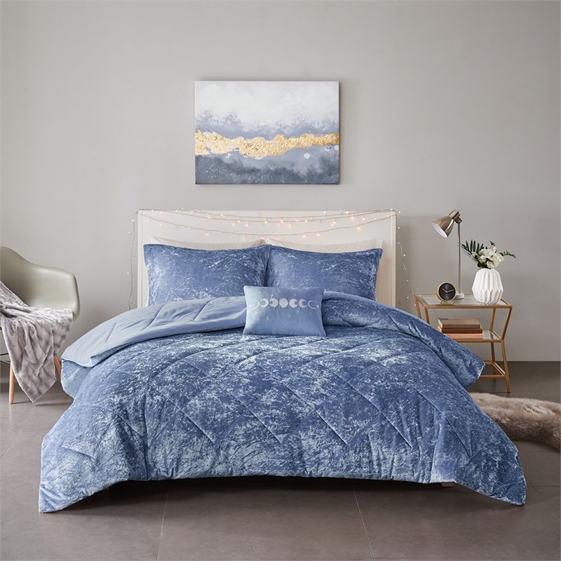 Intelligent Design Felicia Velvet Comforter King/Cal King Set in Blue