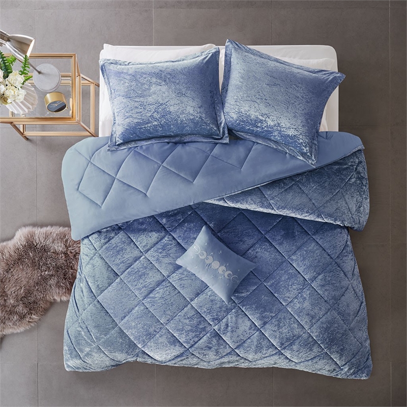 Intelligent Design Felicia Velvet Comforter King/Cal King Set in Blue