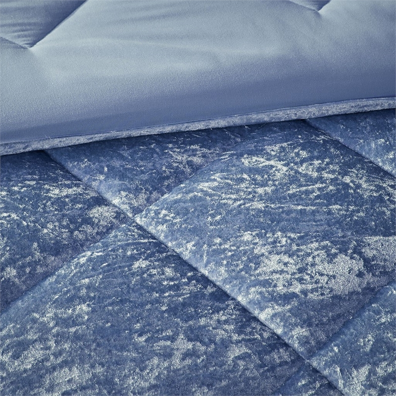 Intelligent Design Felicia Velvet Comforter King/Cal King Set in Blue