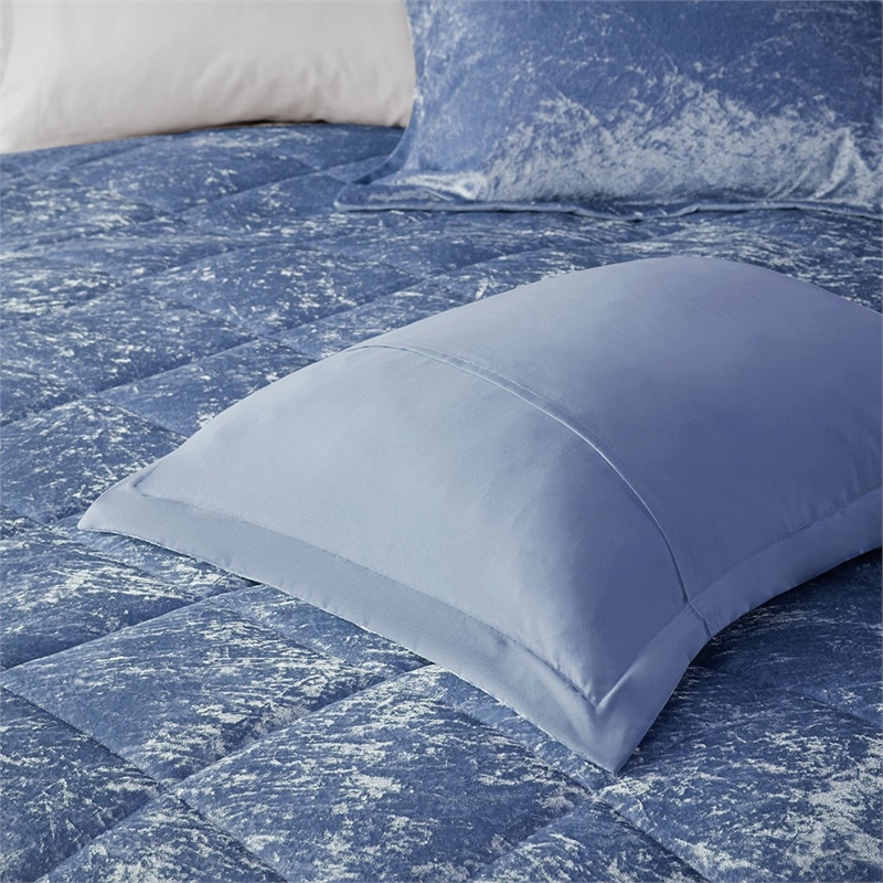 Intelligent Design Felicia Velvet Comforter King/Cal King Set in Blue