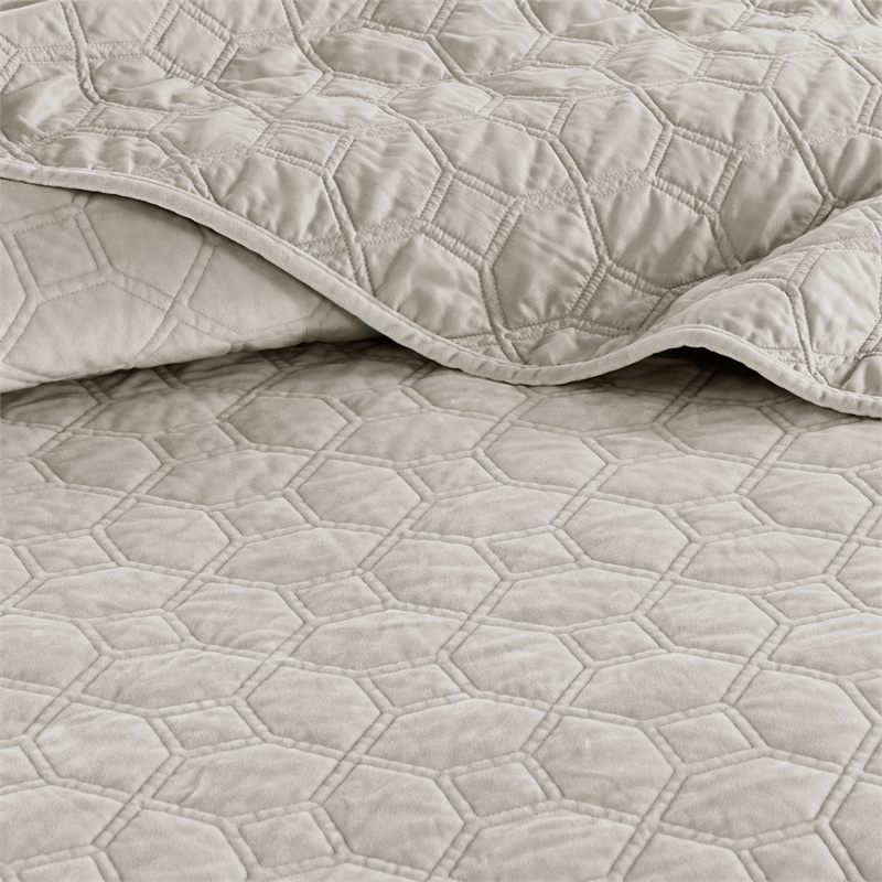 Madison Park Harper 3-Piece Modern Velvet Fabric Quilt Set in Ivory