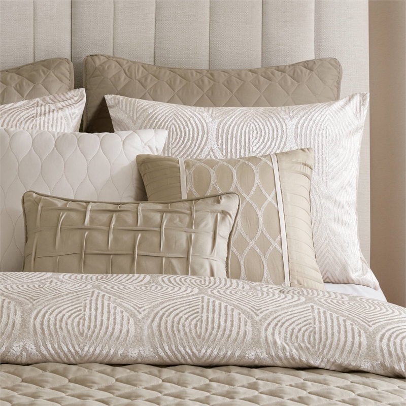 Olliix Madison Park Queen Polyester Comforter Set in  Champagne