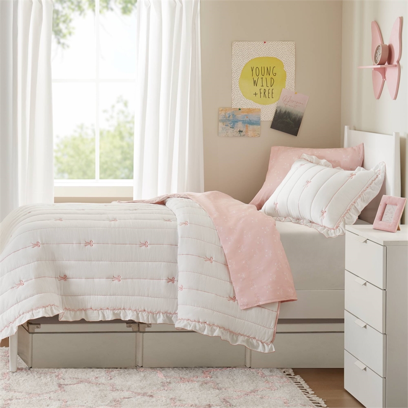Olliix Intelligent Design Twin/Twin XL Microfiber Quilt Set in  Pink