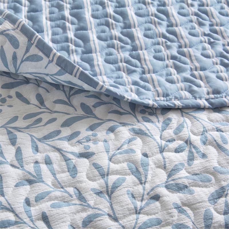 Olliix Madison Park Full/Queen Microfiber Quilt Set in  Blue