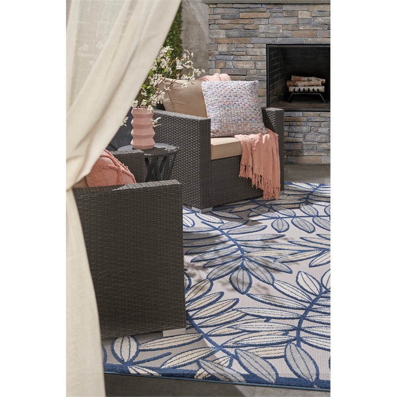 Nourison Aloha 4' x 6' Ivory Navy Fabric Tropical Area Rug (4' x 6')