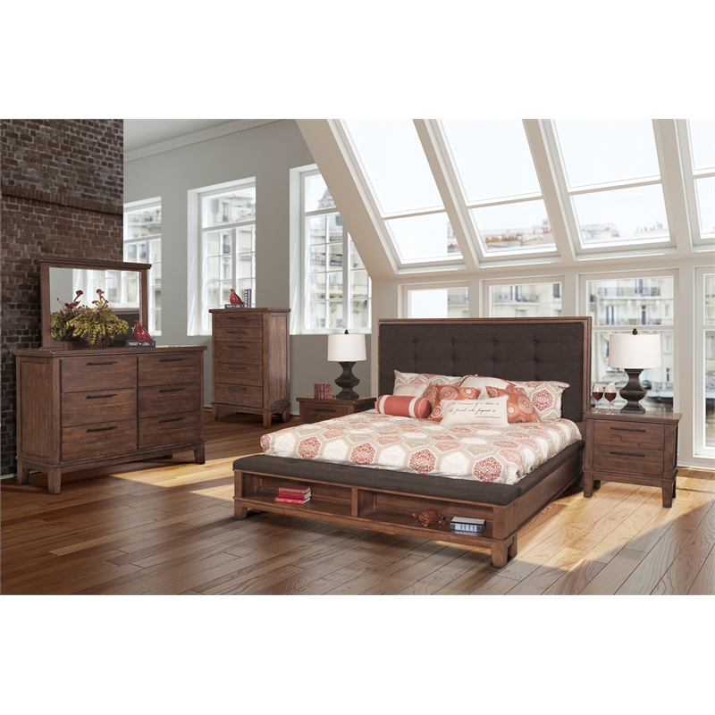 New Classic Furniture Cagney 5-Piece Wood King Bedroom Set in Chestnut