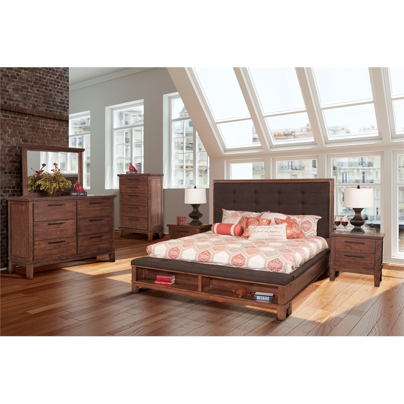 New Classic Cagney 4-Piece Wood Cal King Bedroom Set with Chest in Chestnut