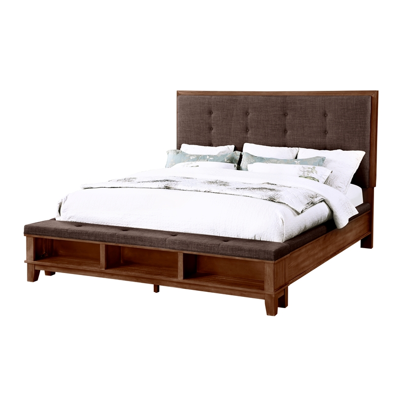 New Classic Cagney 4-Piece Wood Cal King Bedroom Set with Nightstand in Chestnut