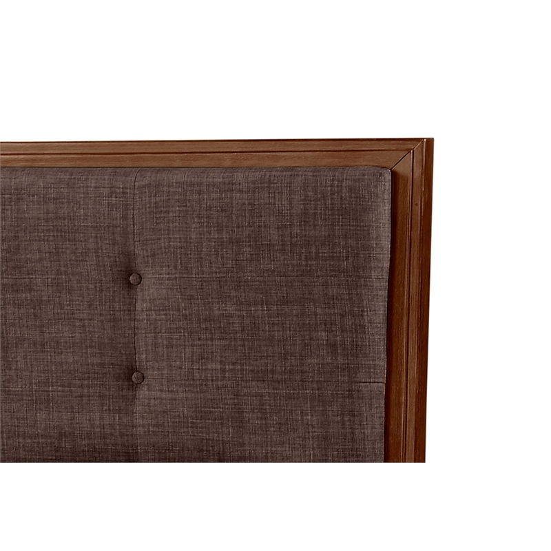New Classic Cagney 4-Piece Wood Queen Bedroom Set with Chest in Chestnut