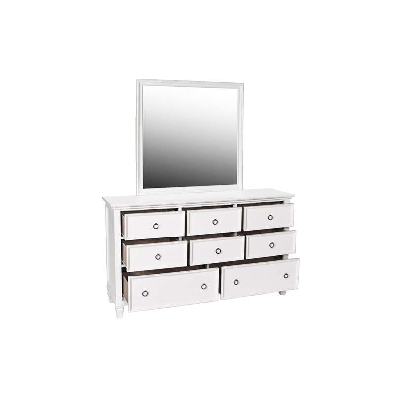 New Classic Tamarack 4-Piece Wood King Bedroom Set with Chest in White