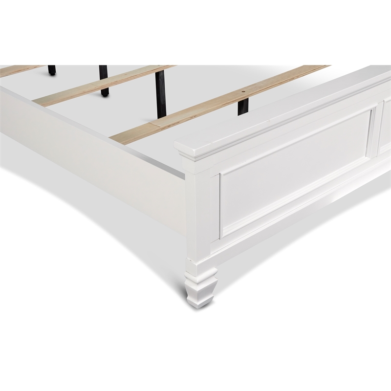 New Classic Tamarack 4-Piece Wood King Bedroom Set with Nightstand in White