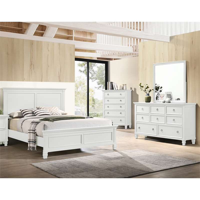 New Classic Tamarack 4-Piece Wood Cal King Bedroom Set with Chest in White