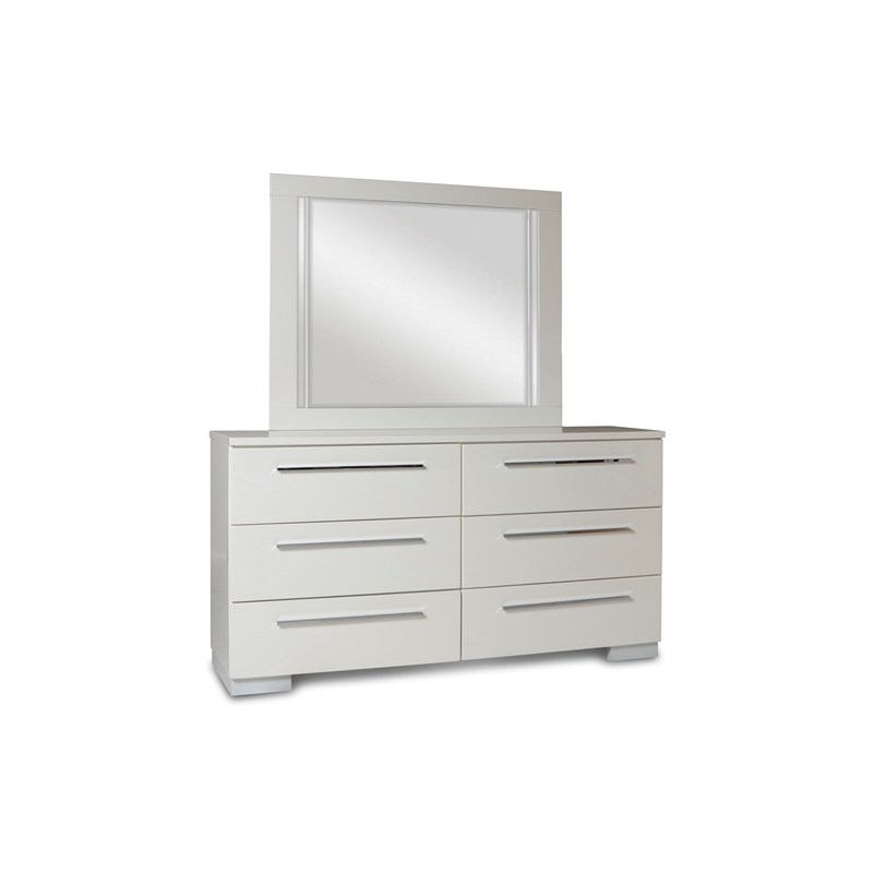 New Classic Sapphire 4-Piece Wood King Bedroom Set with Chest in White