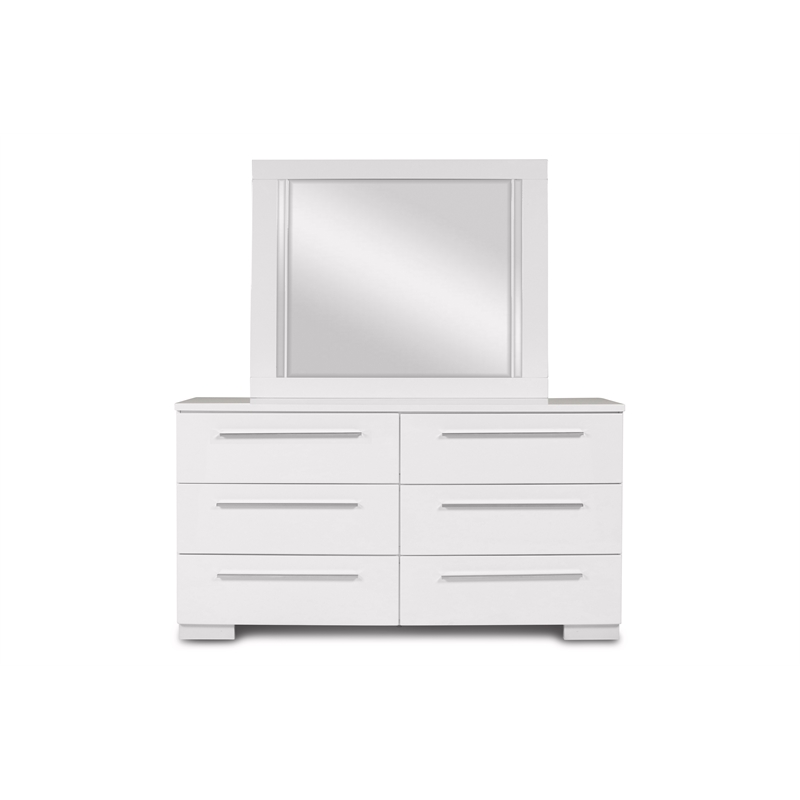 New Classic Sapphire 4-Piece Wood King Bedroom Set with Chest in White