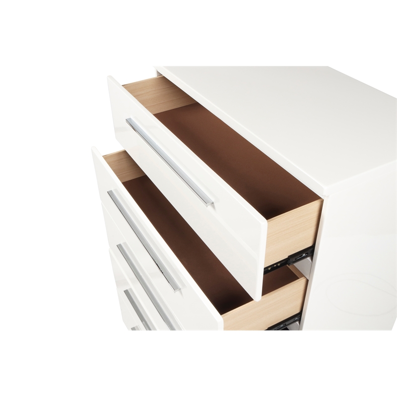 New Classic Sapphire 4-Piece Wood King Bedroom Set with Chest in White