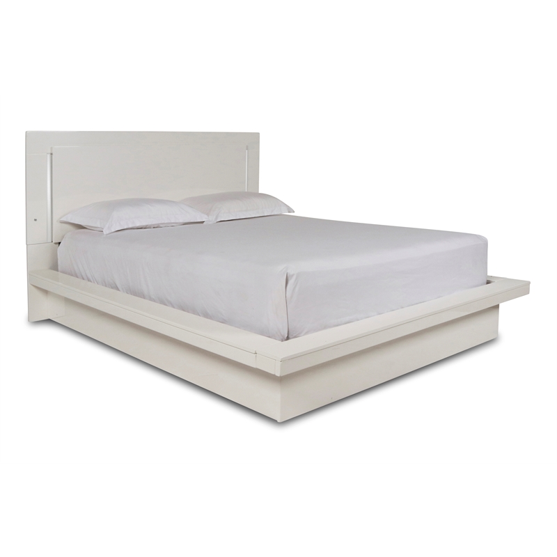 New Classic Sapphire 4-Piece Wood King Bedroom Set with Nightstand in White