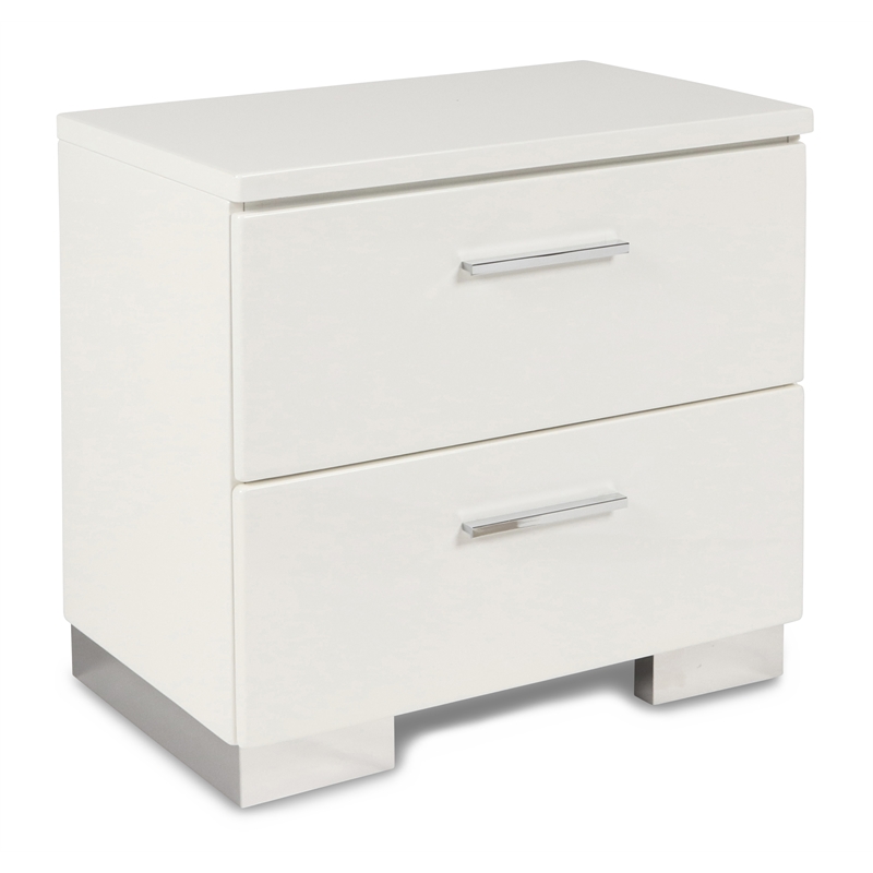 New Classic Sapphire 4-Piece Wood Queen Bedroom Set with Nightstand in White