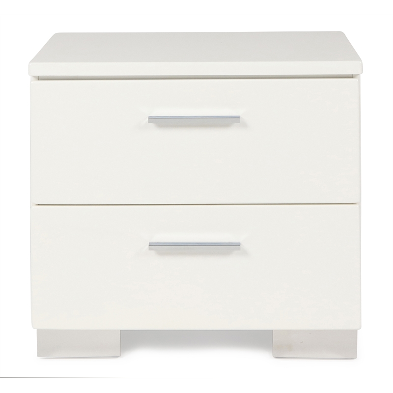 New Classic Sapphire 4-Piece Wood Queen Bedroom Set with Nightstand in White