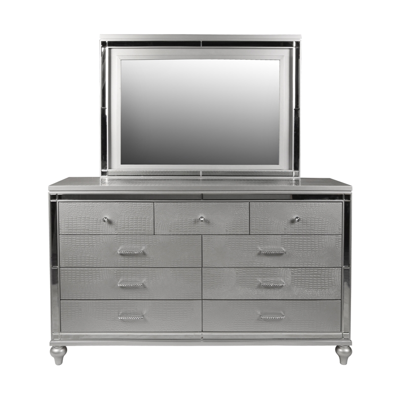 New Classic Valentine 4-Piece Wood King Bedroom Set with Chest in Silver