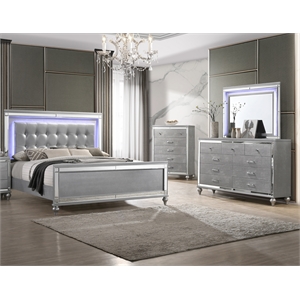 New Classic Valentine 4-Piece Wood King Bedroom Set with Chest in Silver
