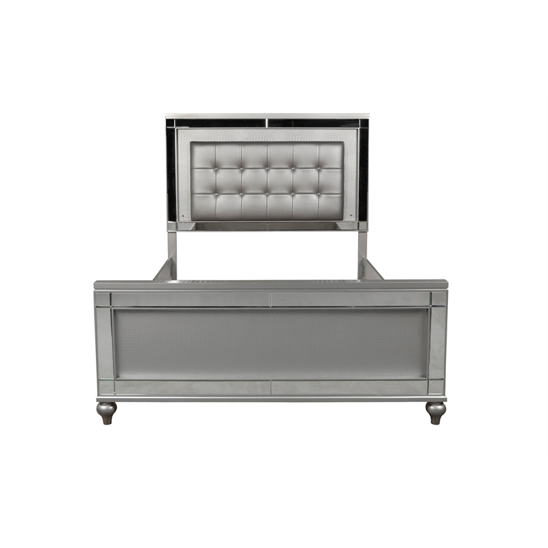 New Classic Valentine 4-Piece Wood Cal King Bedroom Set with Chest in Silver