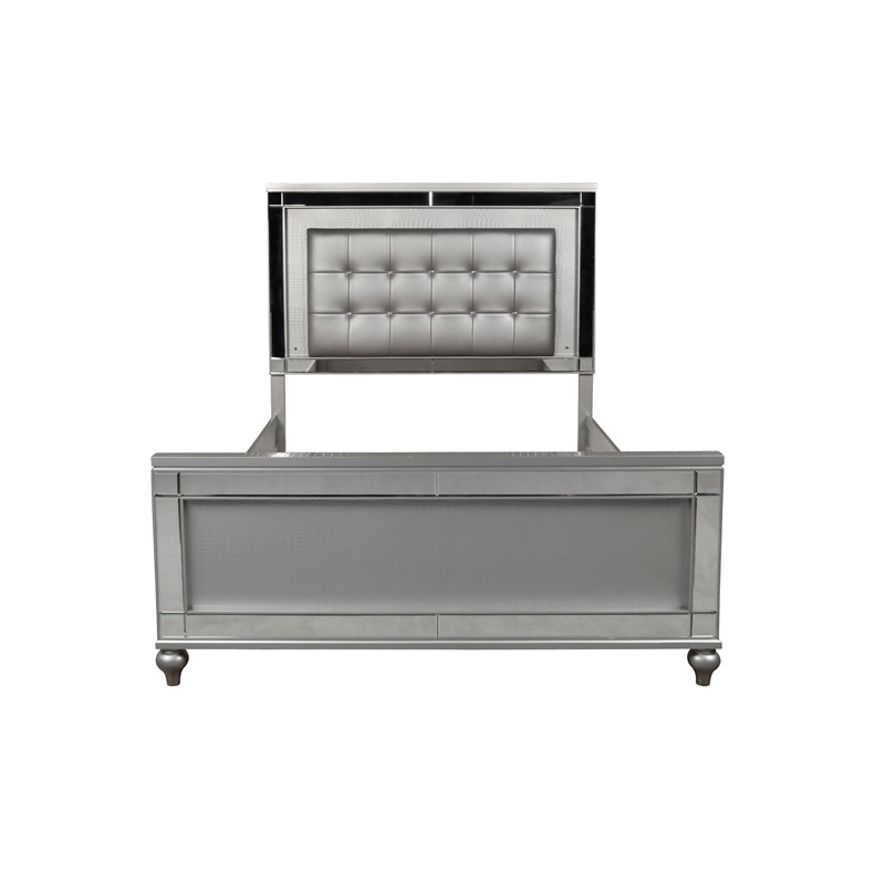 New Classic Valentine 4-Piece Wood Queen Bedroom Set with Chest in Silver