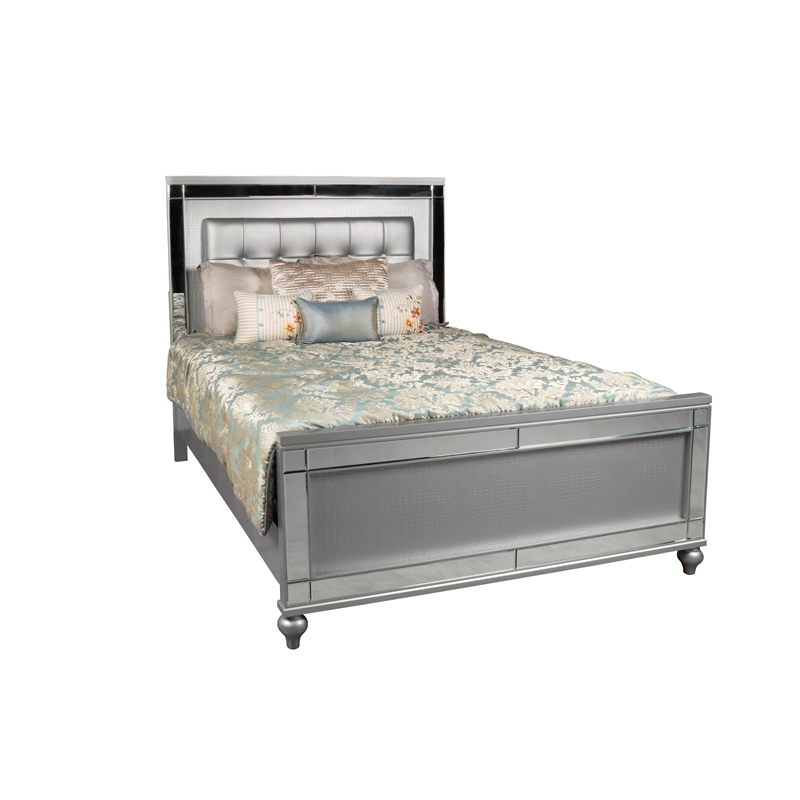 New Classic Valentine 4-Piece Wood Queen Bedroom Set with Nightstand in Silver
