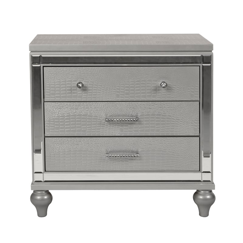 New Classic Furniture Valentine 5-Piece Solid Wood Queen Bedroom Set in Silver