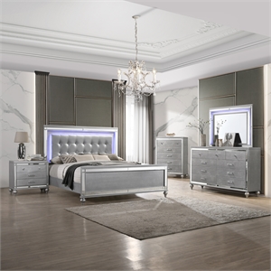 New Classic Furniture Valentine 6-Piece Solid Wood King Bedroom Set in Silver