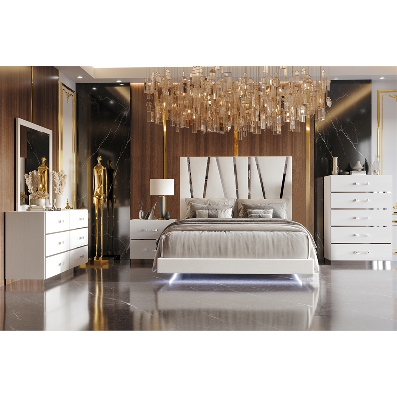 New Classic Furniture Europa 5-Pc Wood Queen Bedroom Set with Chest in White