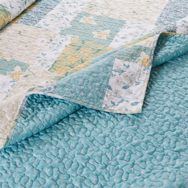 Benjara Evane 3pc Full/Queen Quilt Set- Floral Design- Mist Blue & White Cotton