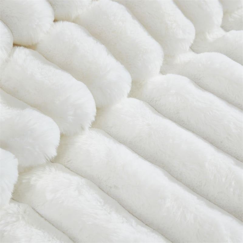 Benjara Sieno 4pc Queen Comforter Set- White Faux Fur and Micro Mink Backing