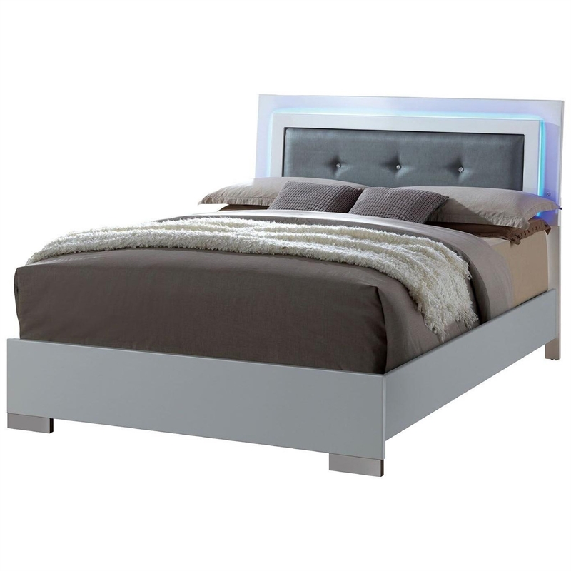Queen Bedroom Set in White & Black Wood -3 Piece Set with 2 Nightstands