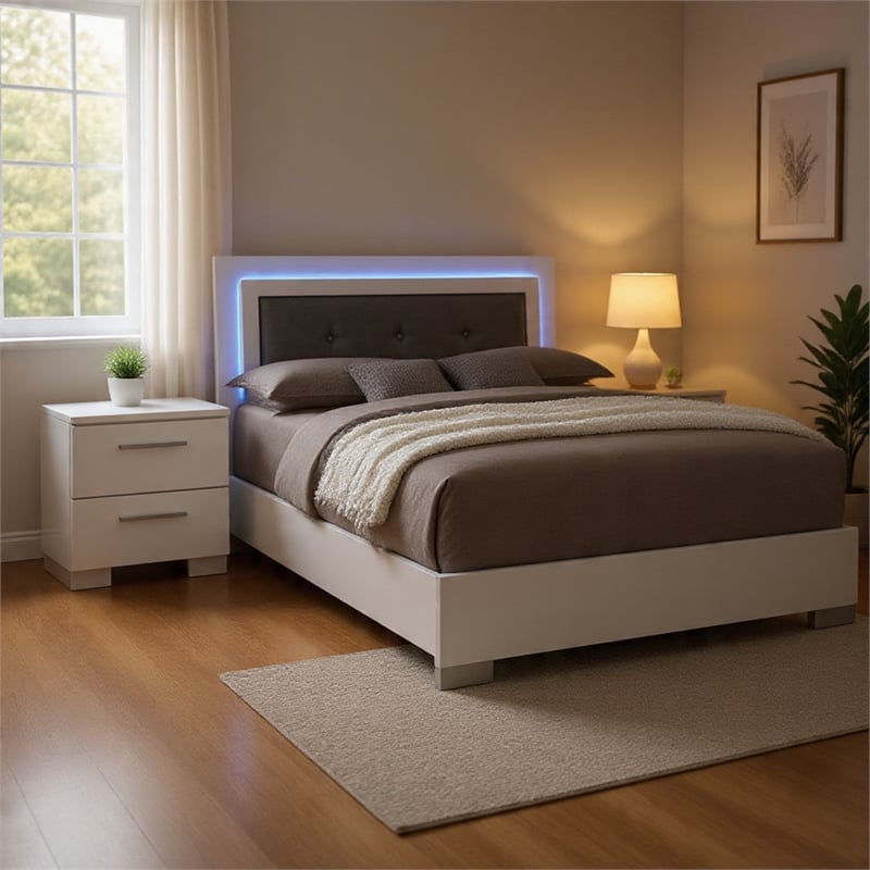 Queen Bedroom Set in White & Black Wood -3 Piece Set with 2 Nightstands