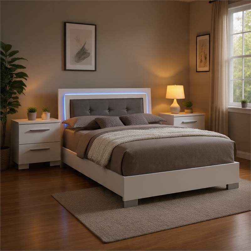 Queen Bedroom Set in White & Black Wood -3 Piece Set with 2 Nightstands
