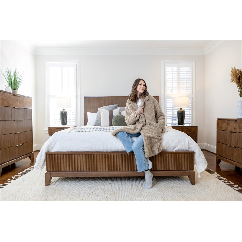 Manhattan Valley - Bed - King - Vintage Chestnut Finish - Wood