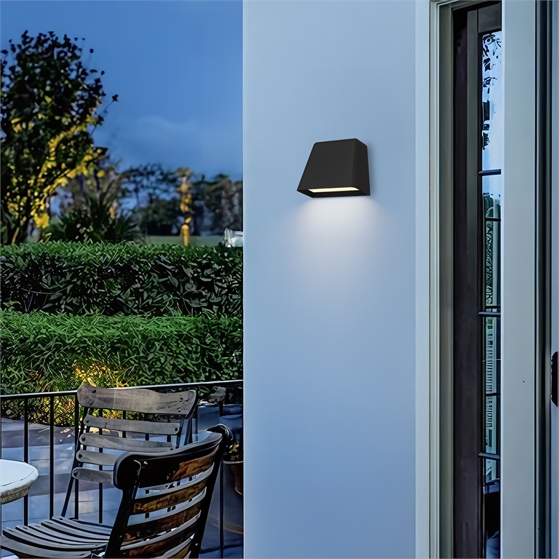Alteck Bull 5.5 inch Aluminum LED Outdoor Wall Light in Black