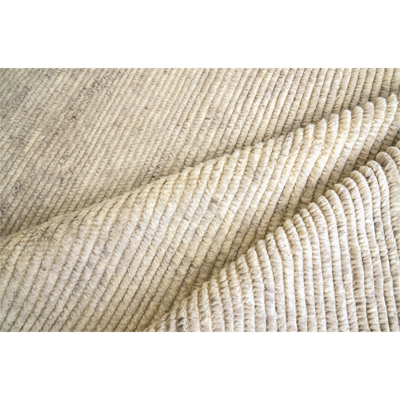 Kaza Hand-Knotted New Zealand Wool Light Silver/Ivory 6'x9' Area Rug