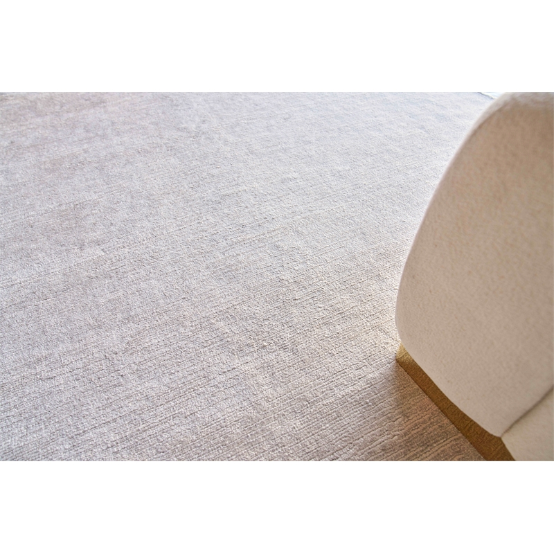 Tangaro Handloomed Bamboo Silk/Banana Silk Light Silver 2'x3' Area Rug
