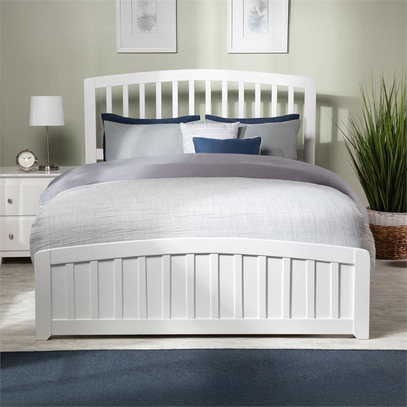Richmond Queen Wood Foundation Bed with Matching Footboard in White