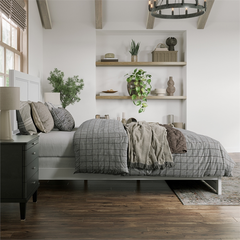 Canyon Queen Foundation Bed Frame with Matching Footboard in White