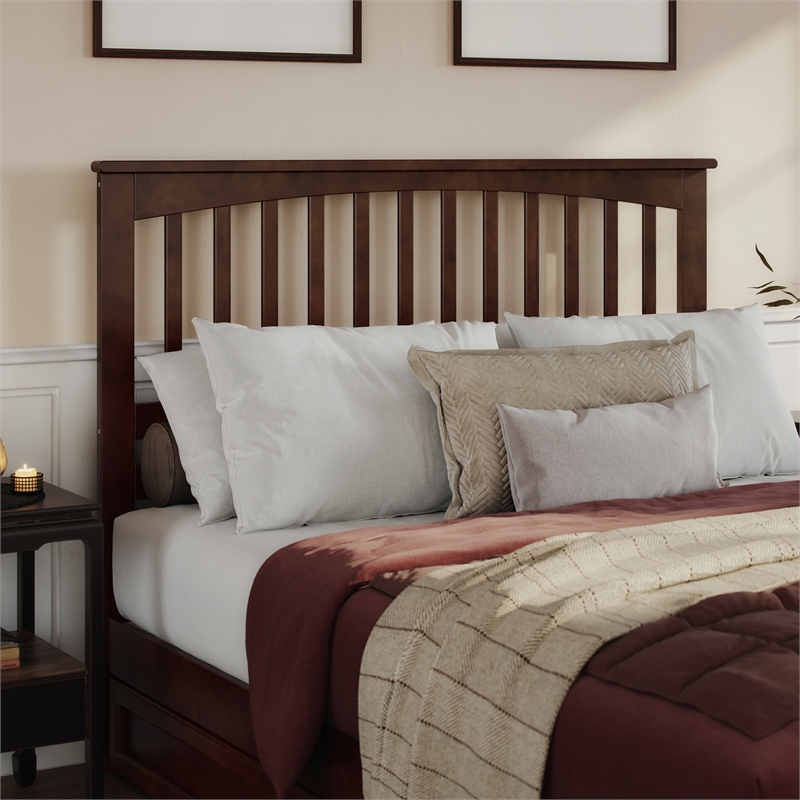 Everett Queen Wood Platform Bed with Panel Footboard & Twin XL Trundle in Walnut