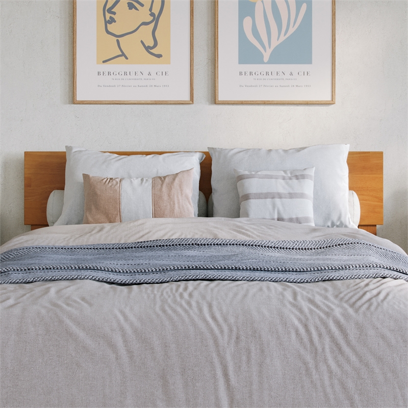 Orlando Full Solid Wood Foundation Bed in Light Toffee