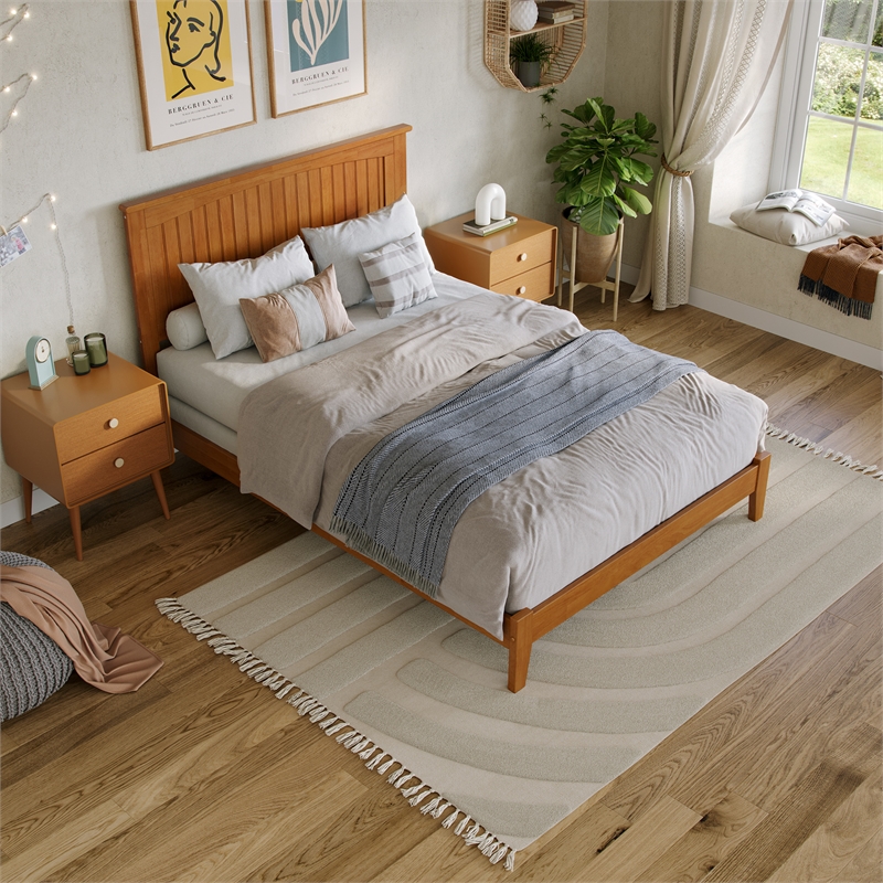 Nantucket Full Solid Wood Foundation Bed in Light Toffee