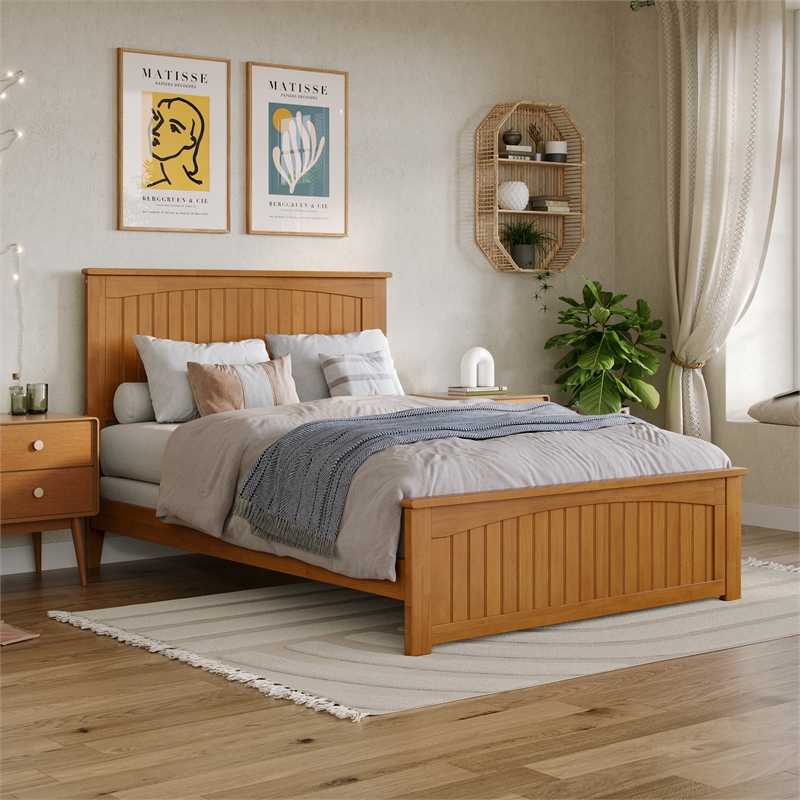 Nantucket Full Wood Foundation Bed with Matching Footboard in Light Toffee